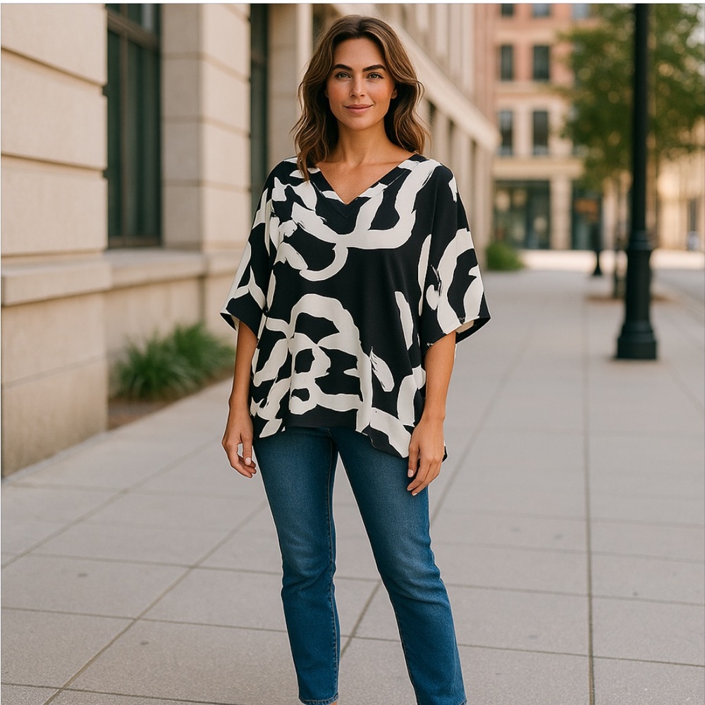 Chico’s Black White Abstract Top Size 3 XL 16/18 Loose Blouse